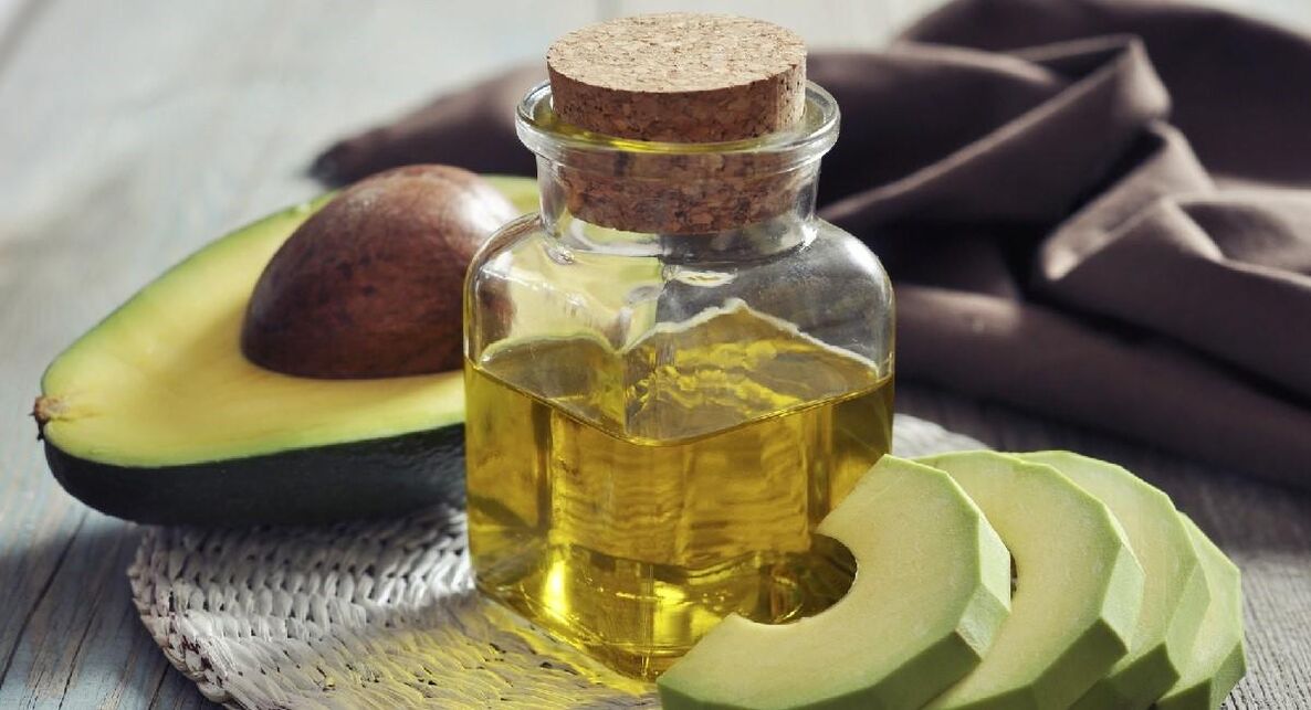 El aceite de aguacate elimina las manchas de la edad y las pecas.