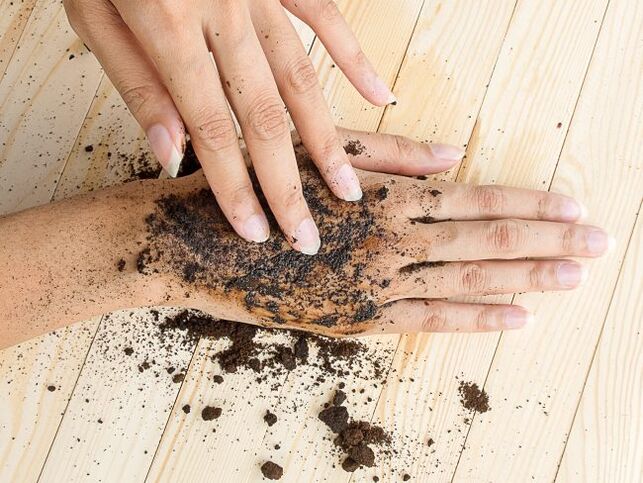 Peeling de manos con sal y café.